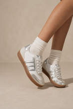 Load image into Gallery viewer, Retro Court Stripe Lace Up Sneakers