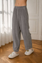 Load image into Gallery viewer, CRINKLE PLISSE ELASTIC WAIST LOUNGE PANTS

