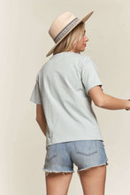 Load image into Gallery viewer, SOLID SHIRT W/PEARL ACCENT FLOWER PATCH- LET3629
