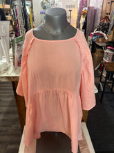 Load image into Gallery viewer, Textured Babydoll Top (curvy)
