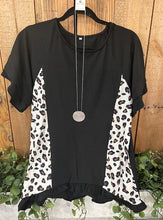 Load image into Gallery viewer, Black Leopard Top.
