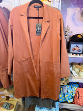 Load image into Gallery viewer, DS suitcoat
