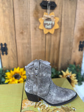 Load image into Gallery viewer, Bonnie Boots
