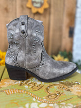 Load image into Gallery viewer, Bonnie Boots
