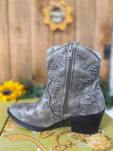 Load image into Gallery viewer, Bonnie Boots
