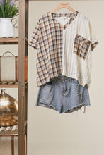 Load image into Gallery viewer, PRINT HALF CHECKER SHORT SLEEVES V NECK TOP
