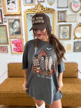 Load image into Gallery viewer, Tis the Season with Barn Graphic Tee on Pepper
