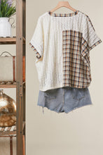 Load image into Gallery viewer, PRINT HALF CHECKER SHORT SLEEVES V NECK TOP
