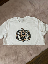 Load image into Gallery viewer, White Pumpkin Tee (Curvy)
