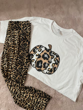 Load image into Gallery viewer, White Pumpkin Tee (Curvy)
