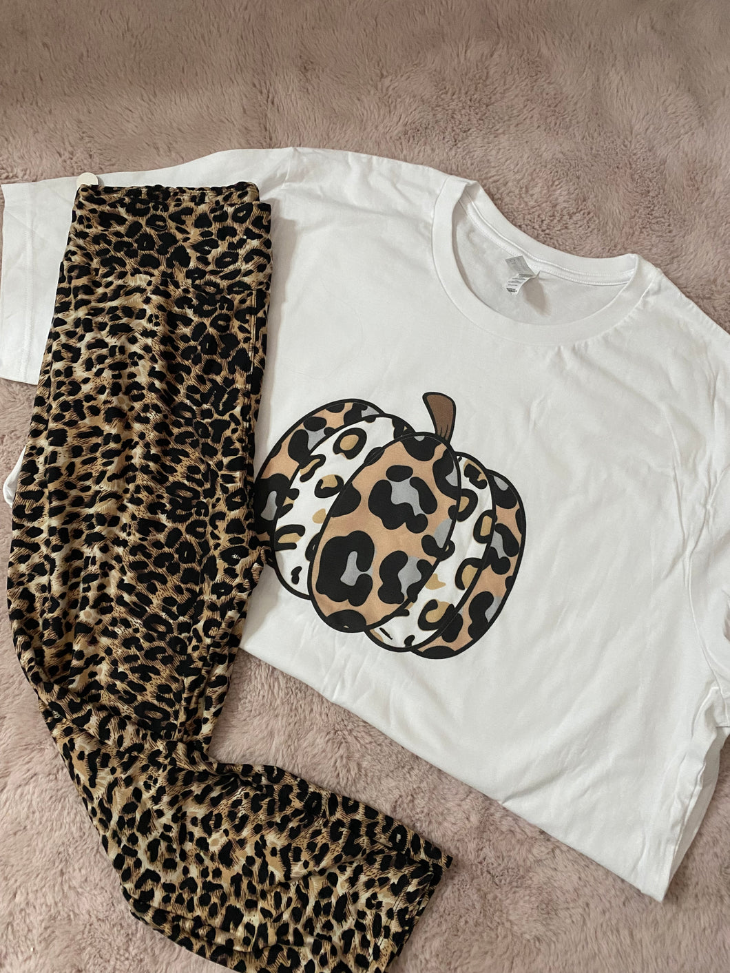 White Pumpkin Tee (Curvy)